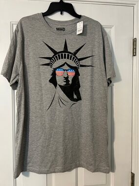 Graphic Statue of Liberty T‑Shirt NWT